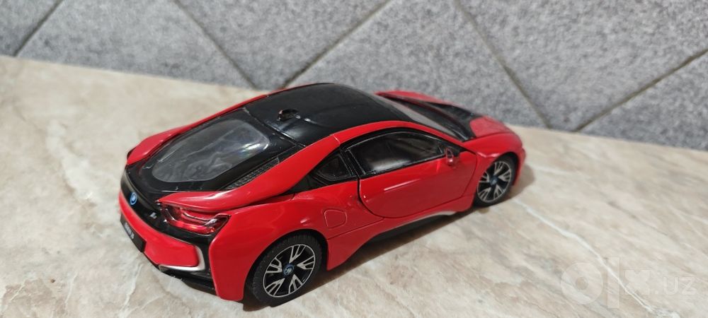 Коллекционная машинка BMW i8 1:24