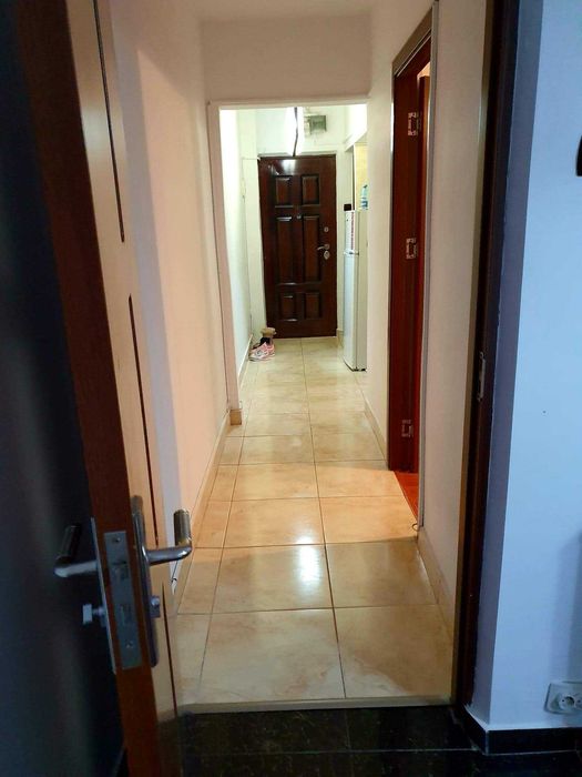 Inchiriez apartament zona Casa de cultura