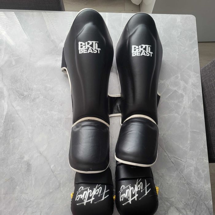 Ръкавици и ботуши за ММА