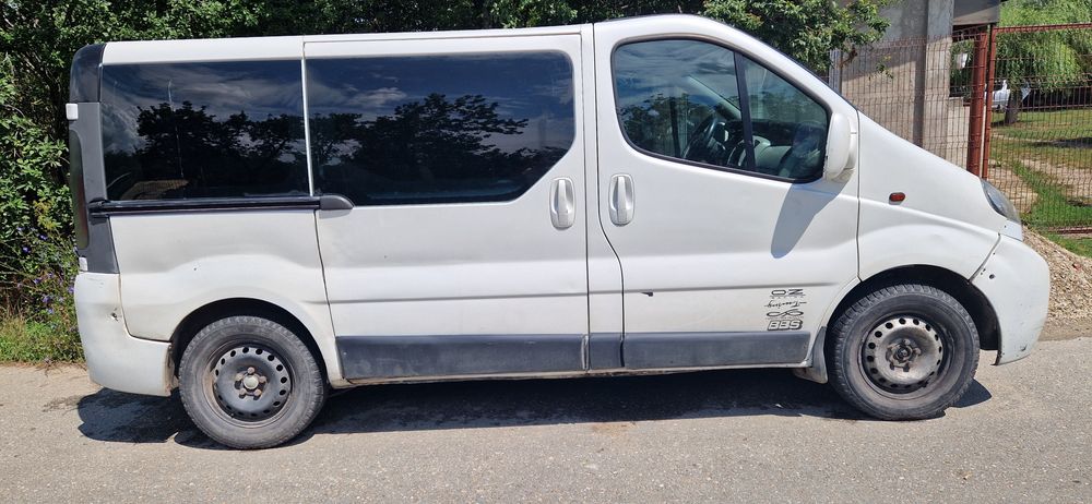 Punte spate far capota usa opel vivaro renault trafic primstar