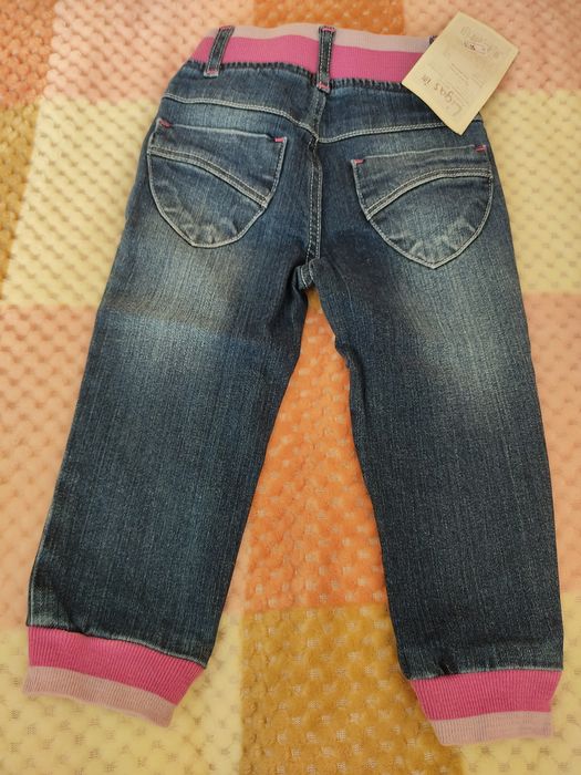 Джинсы на девочку новые