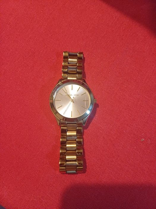 Продавам оригинален часовник Michael Kors