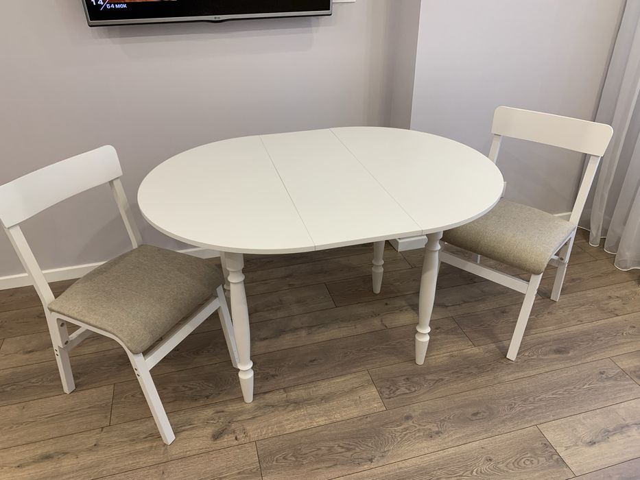 Продам комплект стол и стулья