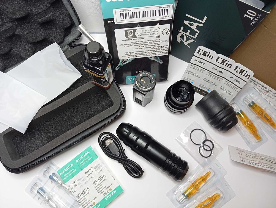 Kit excelent pentru tatuat Hunter Max, multi stroke 2.2 - 4.2 mm, foarte versatil + tuș lining Kuro Sumi + 20 ace cartușe