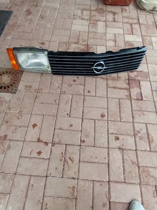 Vand mască far dreapta Opel record