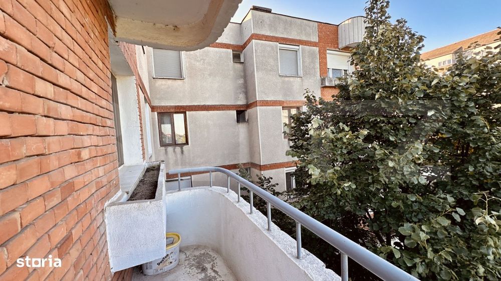 Apartament cu 3 camere, decomandat, etaj 3/4, dubla orientare, Rogeriu