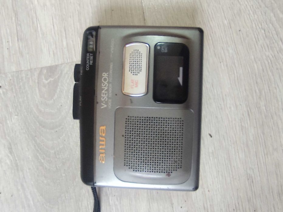 Продавам диктофон AIWA TP-VS520