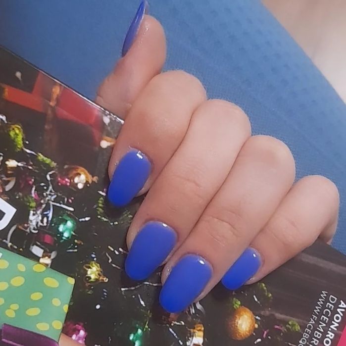 Realizez unghii cu gel