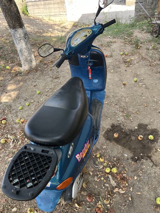 Dezmembrez scuter piaggio vespa et2