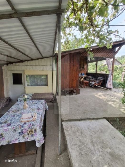 Casa 4 camere, 100 mp, teren 1200 mp, zona Roma