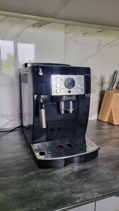Кофемашина Delonghi Magnifica