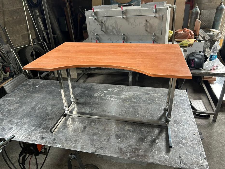 Стол для инвалидов-колясочников