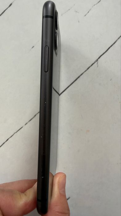 IPhone 11 smartphone, емкость 71%