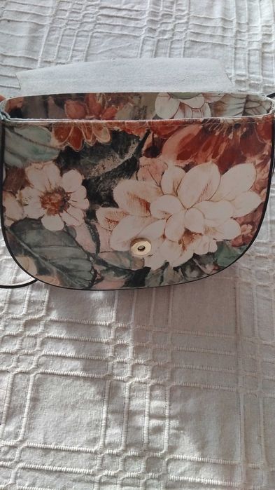 Стилна дамска чанта