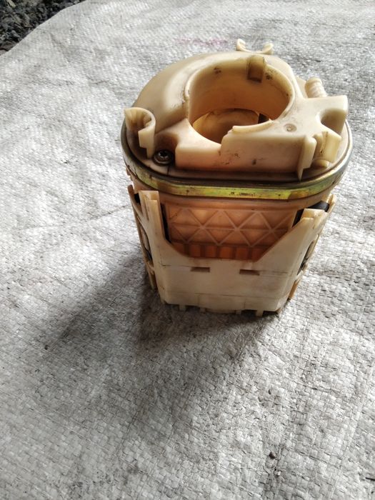 Колба бензонасоса гольф 3 продам