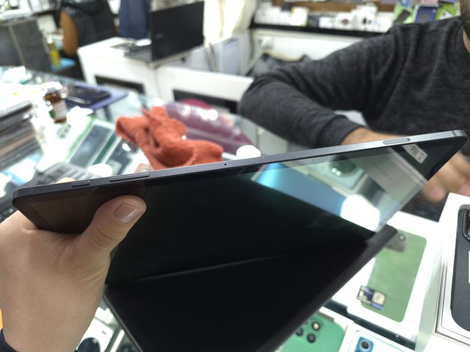 Samsung Tab S8 Plus 8/128 gb sotiladi