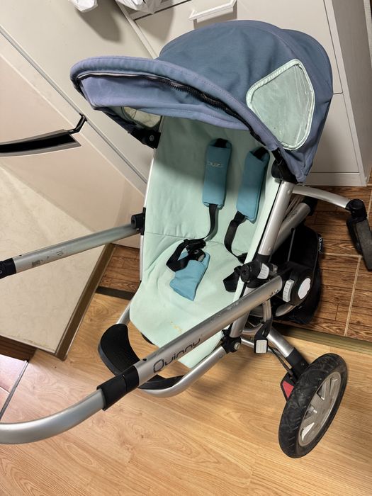 Продается коляска quinny