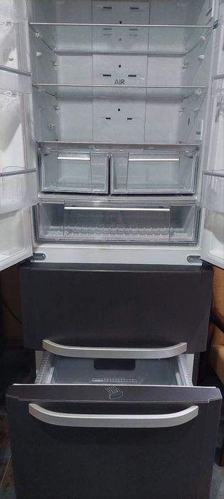 Холодильник  hotpoint ariston.