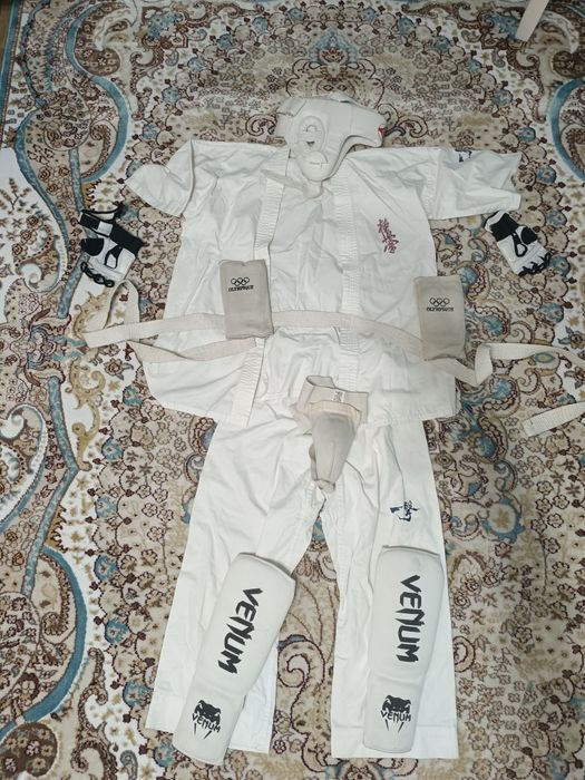 Кимано для каратэ полный комплект.