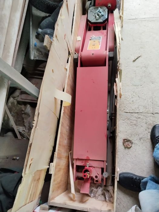 Продам домкрат для грузовых машин