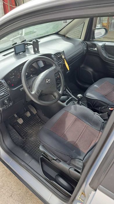 Автомобил Opel Zafira