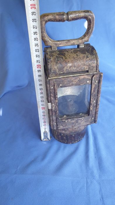 Немска карбидна лампа от Втората световна война и Стар авиаторски шлем