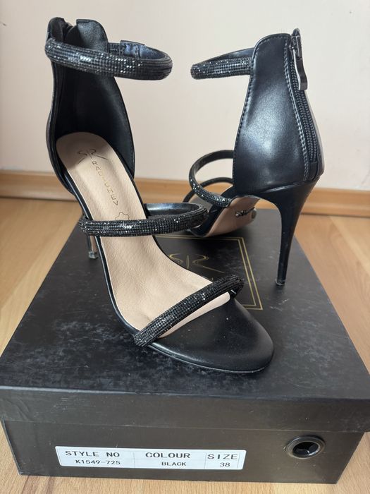 Дамски сандали на токчета на Стоян Радичев