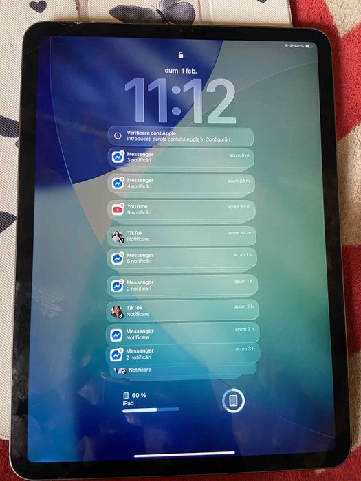 Vând schimb iPad pro 11 inch generația a 2-a cu 256 GB și RAM 6 GB
