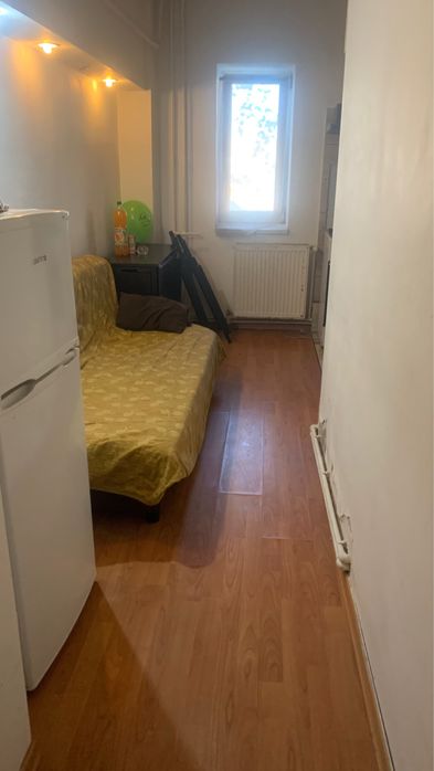 Caut colega de garsoniera