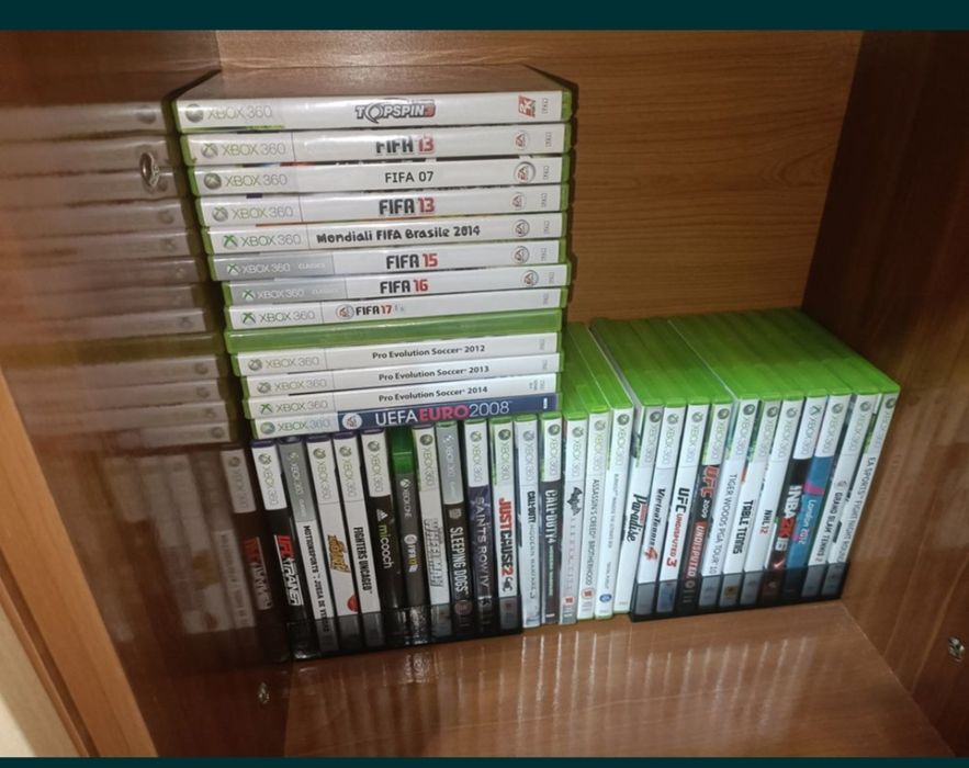 Xbox 360 slim, în stare bună