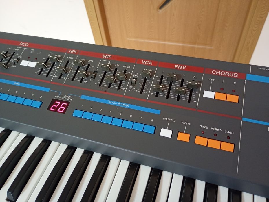 ROLAND JUNO-106 sintetizator orga pian