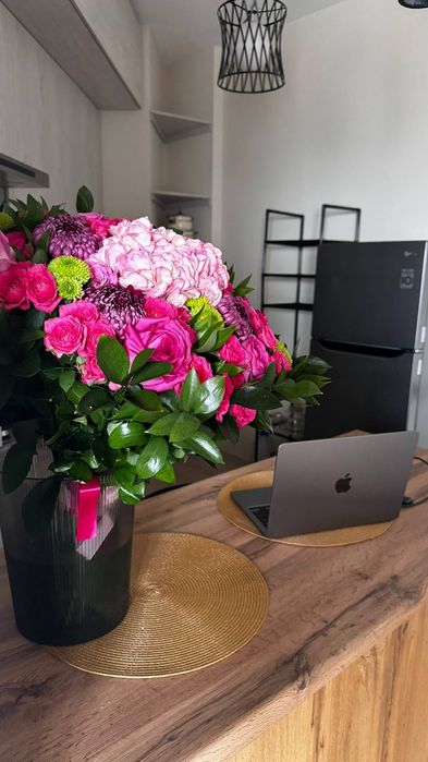 Продаю стол хорошего качества из дерева