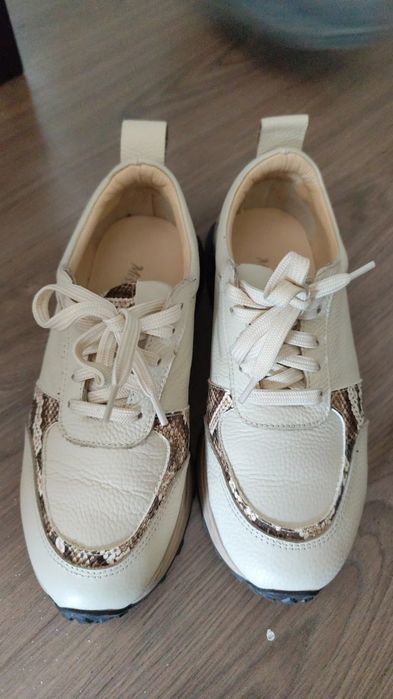 Кроссовки 15.000 тг