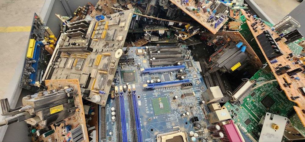 Б/У Платы от электронных устройств. продаю в килограммах.