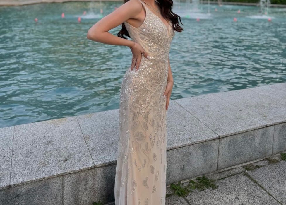 БАЛНА рокля цвят шампанско