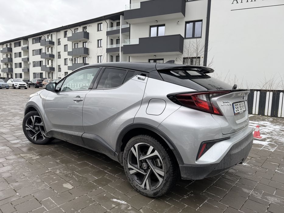 Persoana fizica,vand toyota Chr -2022
