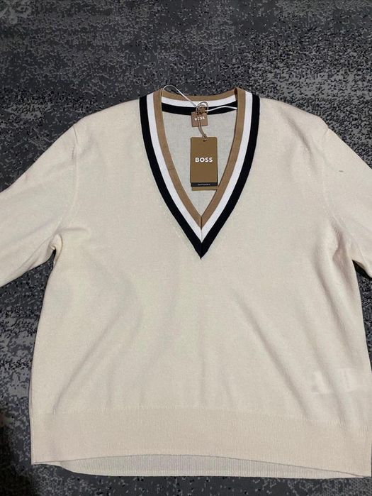 Vând bluza urgent la jumătate de pret