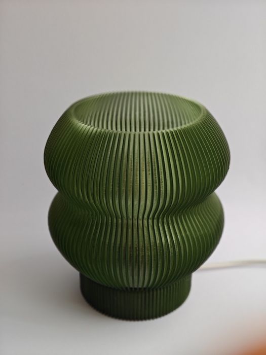 Aura Ripple Lamp – Lampă 3D printed, design parametric, bec inclus