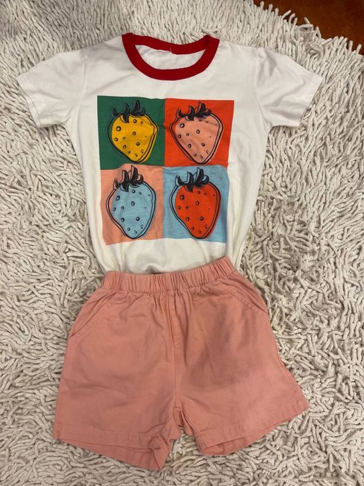 Костюм для девочки в отличном состоянии . На 4-6 лет