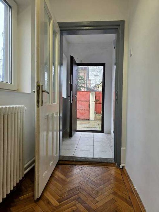 Casa curte | Inchiriere pentru Spatiu Comercial | Metrou Crangasi