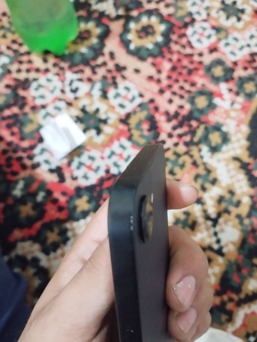 Iphone 16 e     .