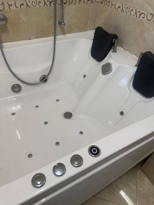 Vana cu jacuzzi si lumini