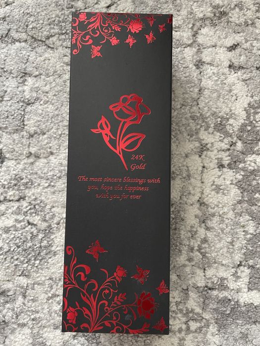 Декорация златисто цвете