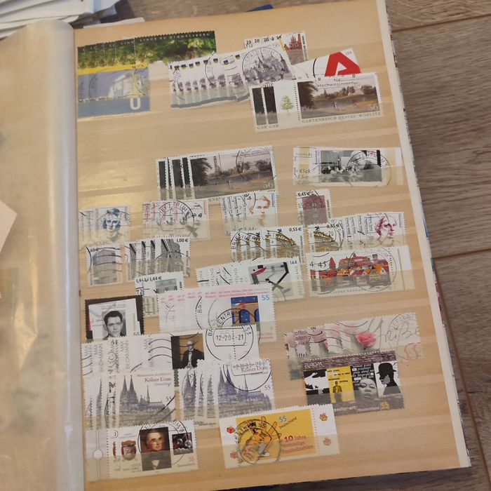 Oferta 750 de timbre la 50 lei