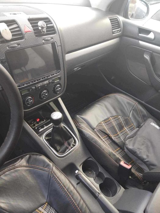 Vând golf 5 detalii în privat sau nr de telefon