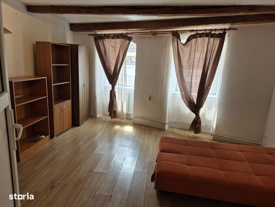 Apartament la casa spatios central