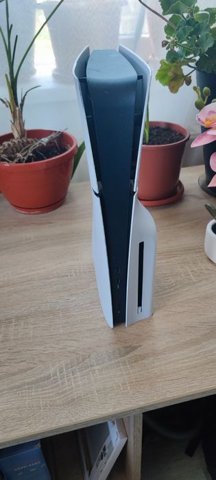 Vând consolă PlayStation 5 PS5 slim 1tb model cu disc  cu factură și garanție