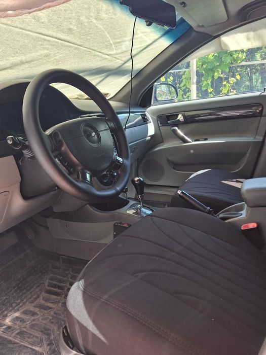 Chevrolet Lacetti 1.8 sotiladi