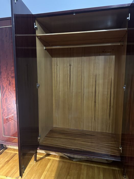 Кровать и шкаф