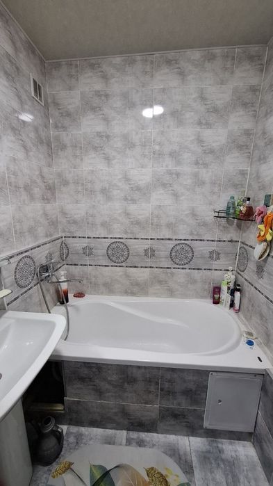 Продаётся 3 комнатная квартира ор. Садик Азимова, Нукус ул. Яшнабадски